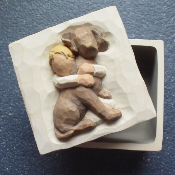 Willow Tree "Hug" Keepsake Box Child & Dog - Picture 10 of 10
